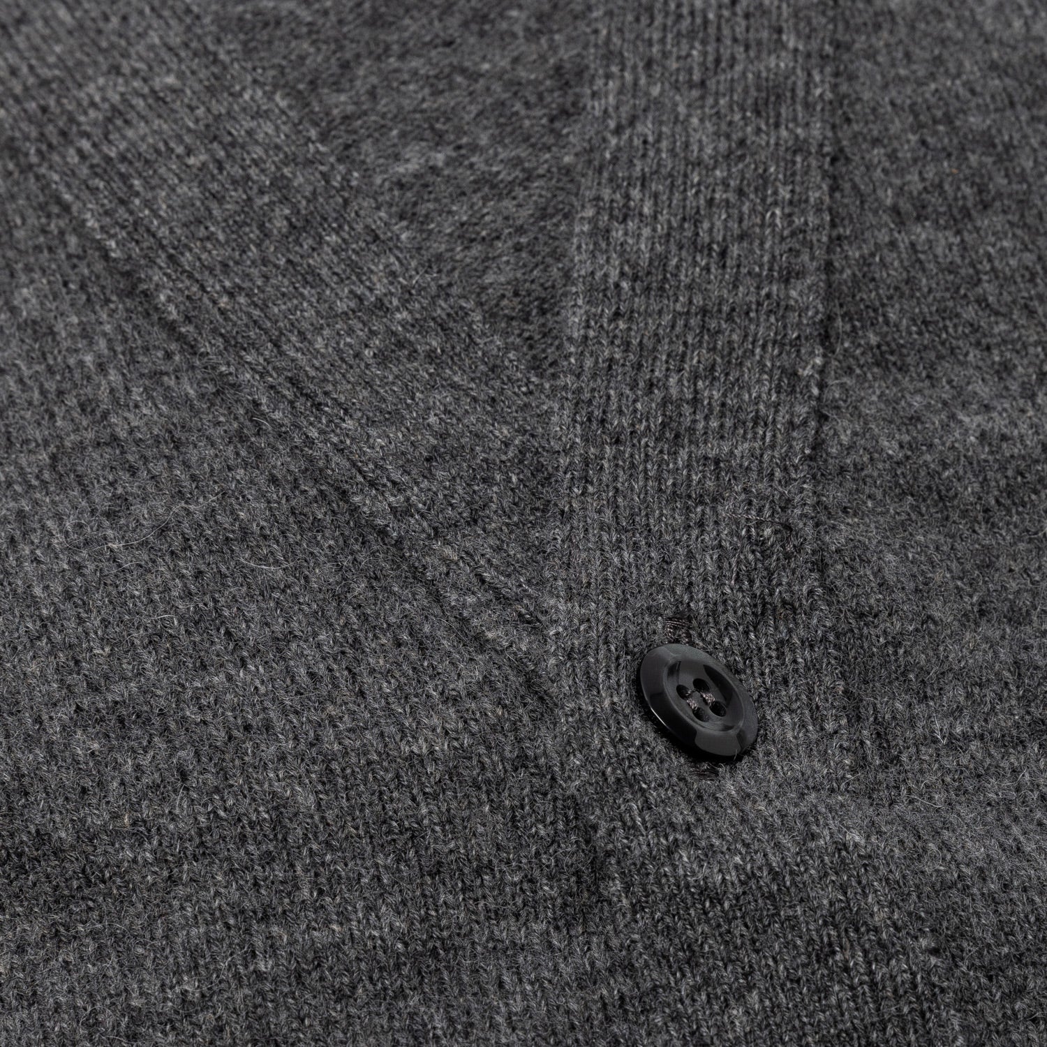 Strickjacke "Leven Cardigan" aus reiner Geelong-Lambswool - 2 Ply